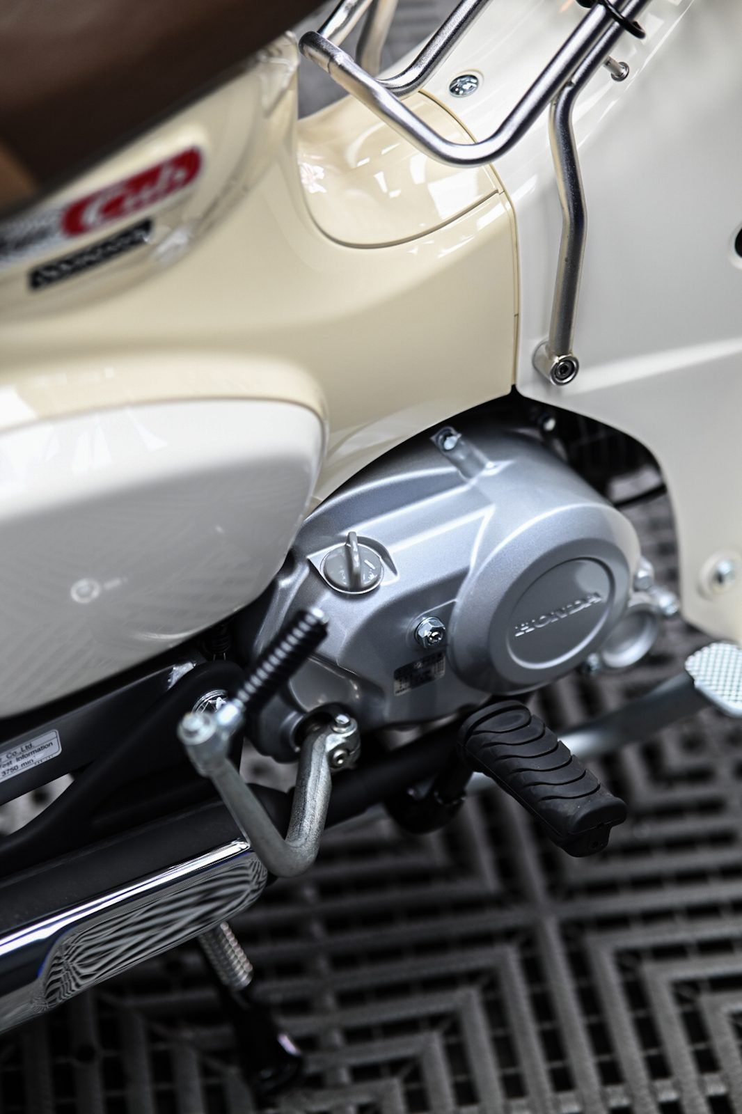Honda Super Cub 機車美容完工與細節實拍 第 5 張(共 7 張)——捷匠北投店施工實錄