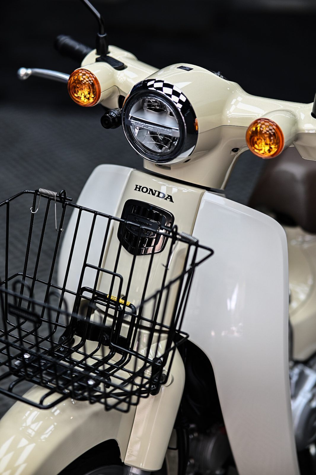 Honda Super Cub 機車美容完工與細節實拍 第 6 張(共 7 張)——捷匠北投店施工實錄