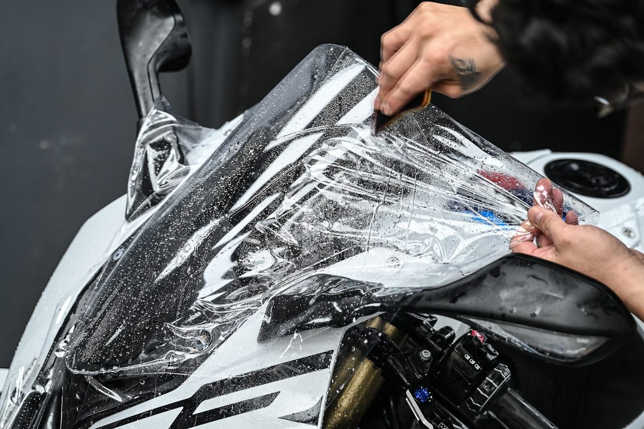 BMW S1000RR 機車美容與局部犀牛皮完工與細節實拍 第 6 張(共 7 張)——捷匠淡水旗艦店施工實錄
