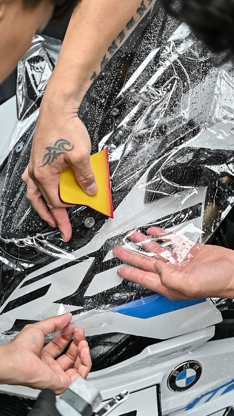 BMW S1000RR 機車美容與局部犀牛皮完工與細節實拍 第 7 張(共 7 張)——捷匠淡水旗艦店施工實錄