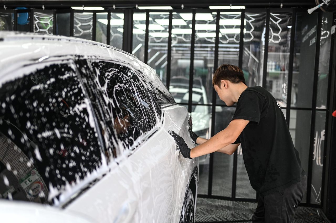 Lexus RX 洗車打蠟與引擎室清潔完工與細節實拍 第 6 張（共 7 張）——捷匠北投店施工實錄