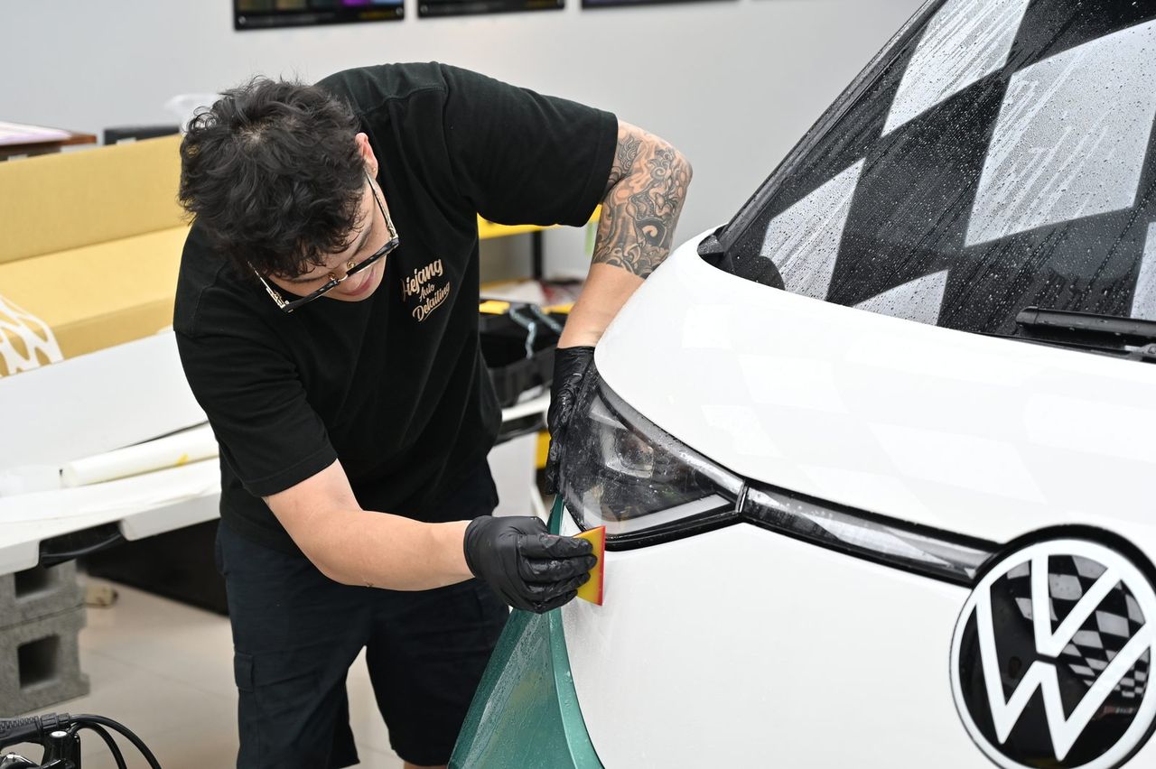 VW ID.Buzz 迎風面犀牛皮完工與細節實拍 第 3 張(共 7 張)——捷匠施工實錄