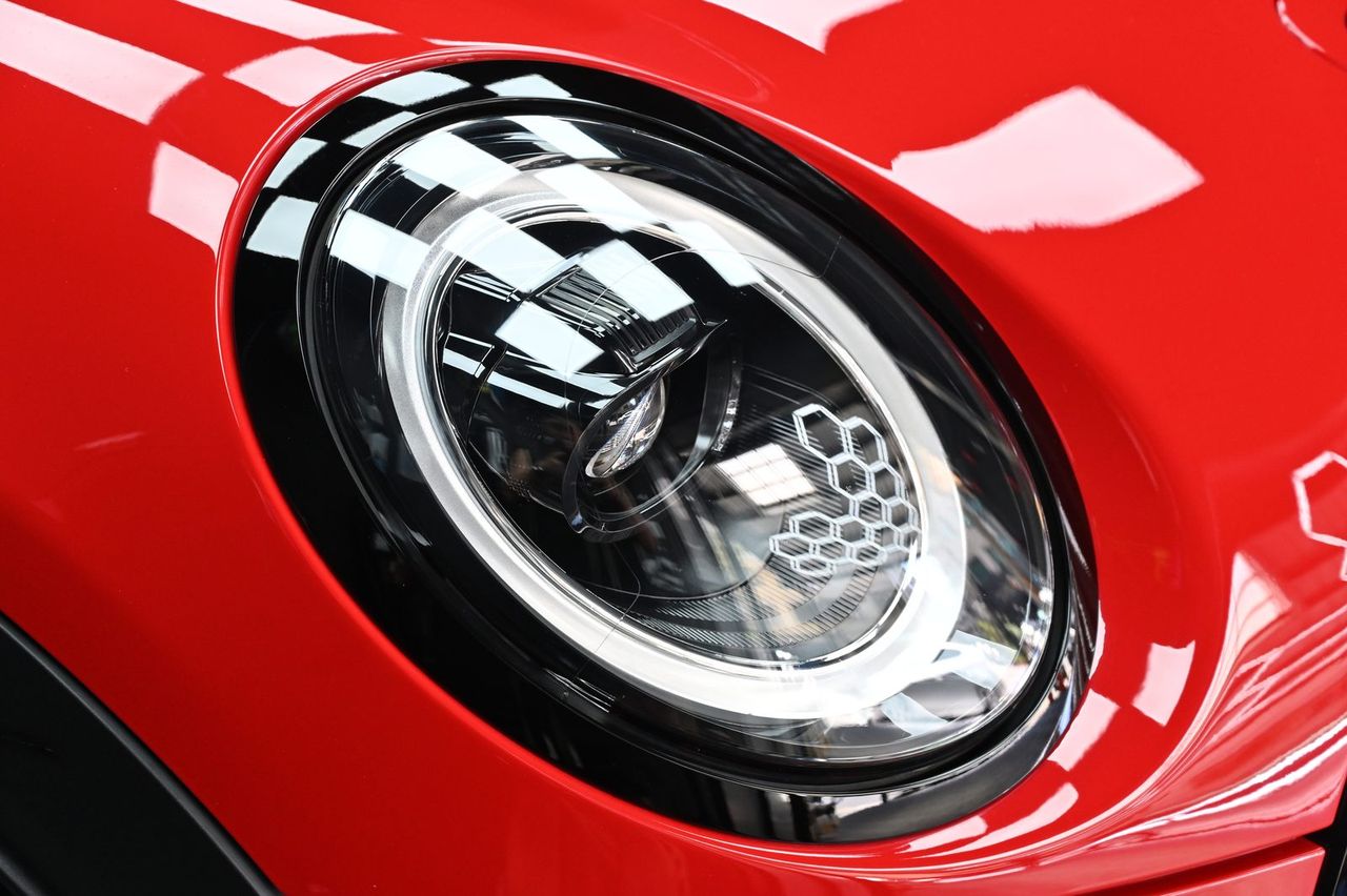 Mini Cooper JCW 局部犀牛皮完工與細節實拍 第 4 張(共 7 張)——捷匠北投店施工實錄