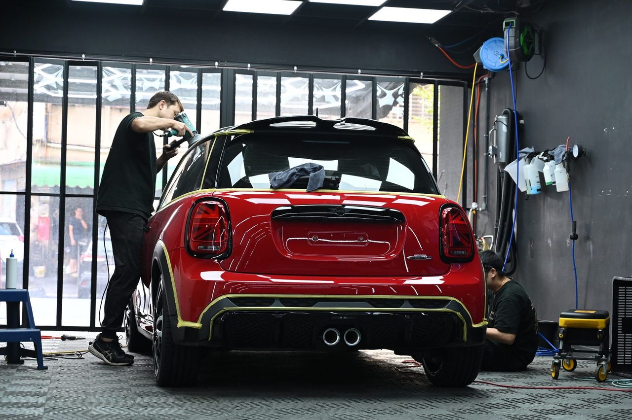 Mini Cooper JCW 局部犀牛皮完工與細節實拍 第 7 張(共 7 張)——捷匠北投店施工實錄