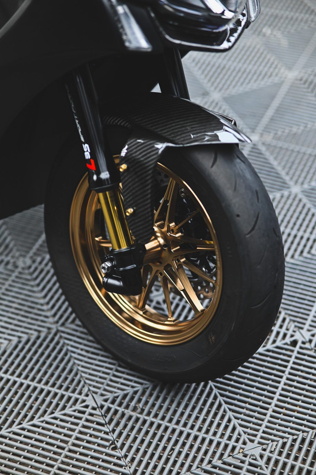 Yamaha 勁戰六代機車美容完工與細節實拍 第 5 張（共 7 張）——捷匠淡水旗艦店施工實錄
