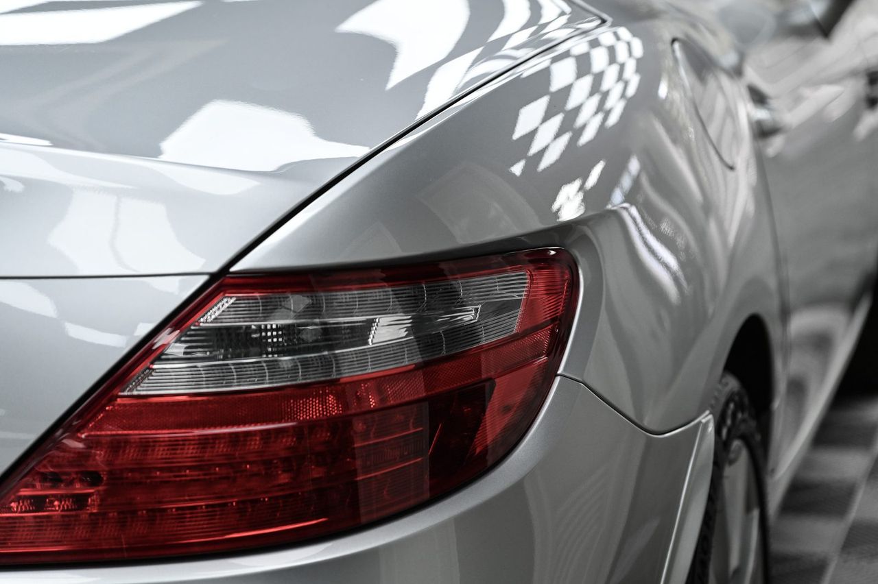 Mercedes-Benz SLK 洗車打蠟完工與細節實拍 第 2 張（共 7 張）——捷匠淡水旗艦店施工實錄