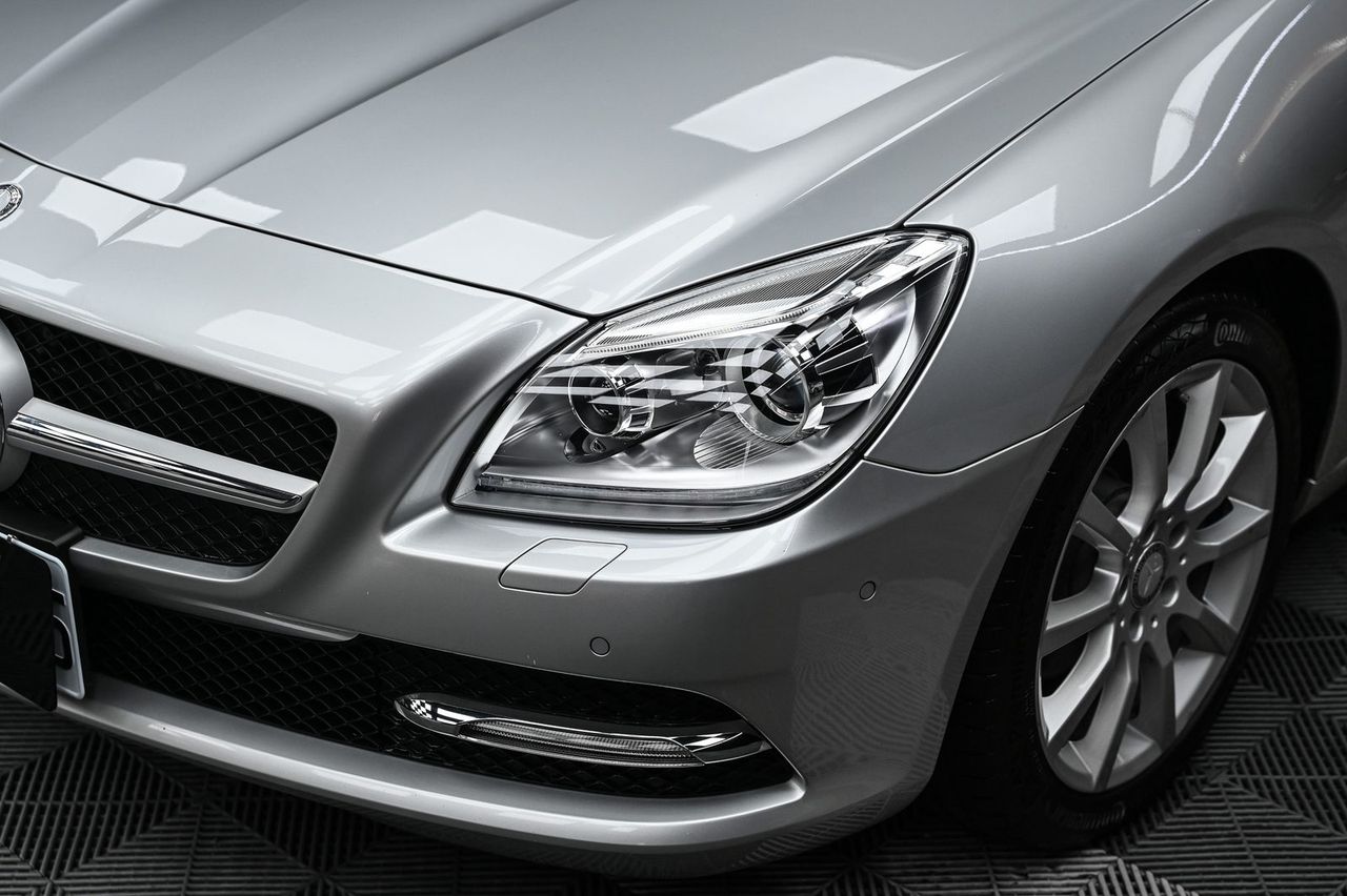 Mercedes-Benz SLK 洗車打蠟完工與細節實拍 第 4 張（共 7 張）——捷匠淡水旗艦店施工實錄