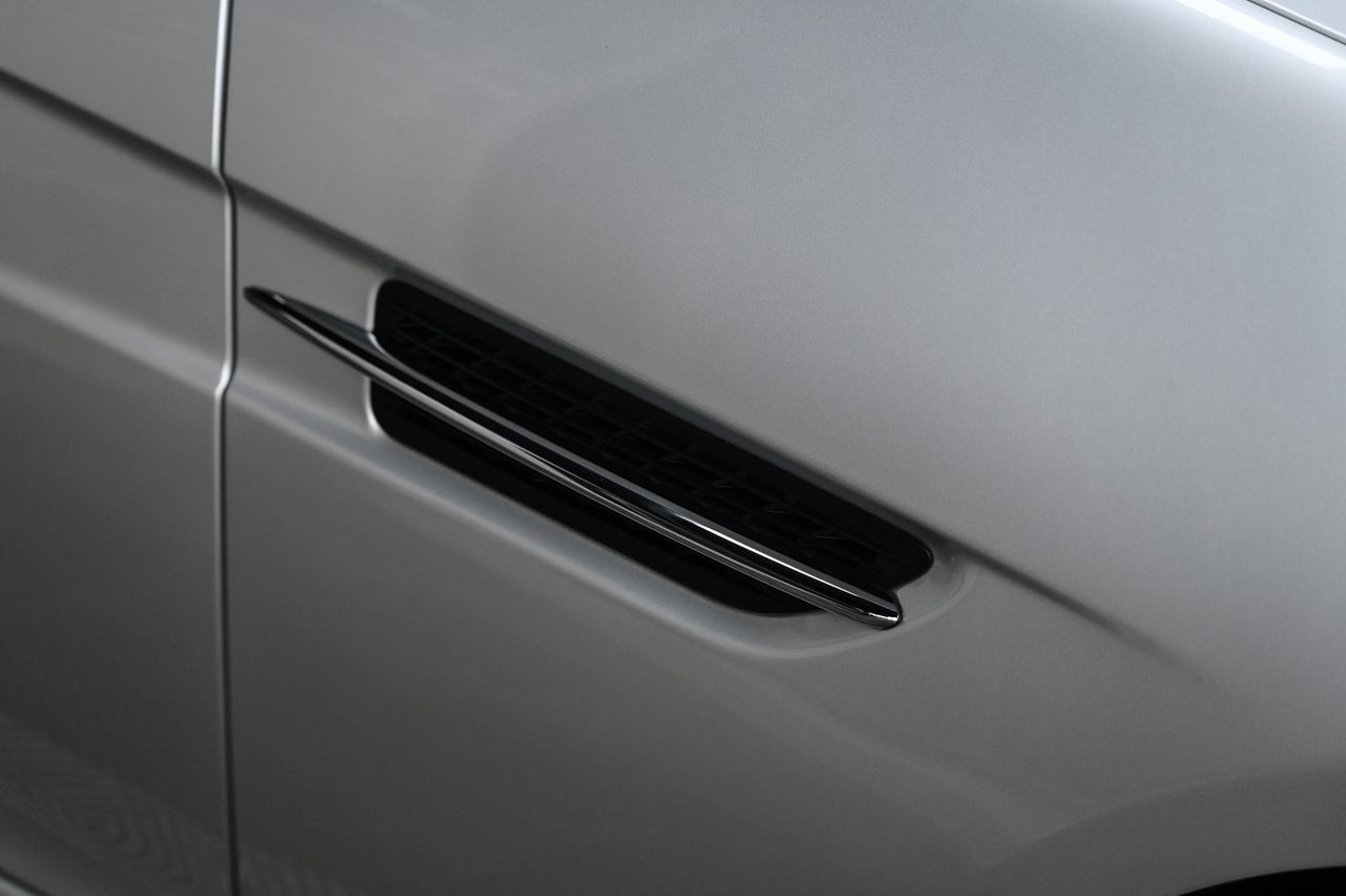 Mercedes-Benz SLK 洗車打蠟完工與細節實拍 第 7 張（共 7 張）——捷匠淡水旗艦店施工實錄
