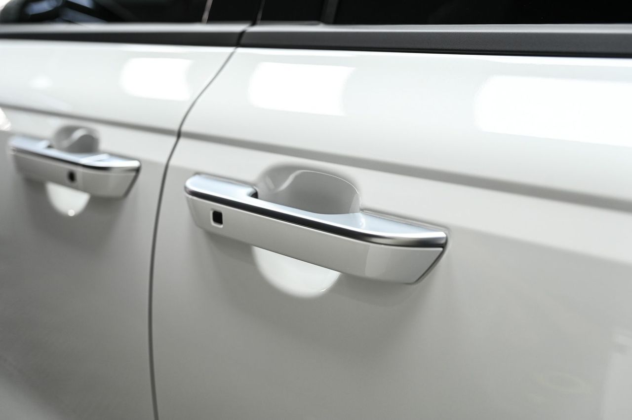 Kia Carnival 漆面鍍膜、拋光與漆面修復完工與細節實拍 第 4 張（共 7 張）——捷匠北投店施工實錄
