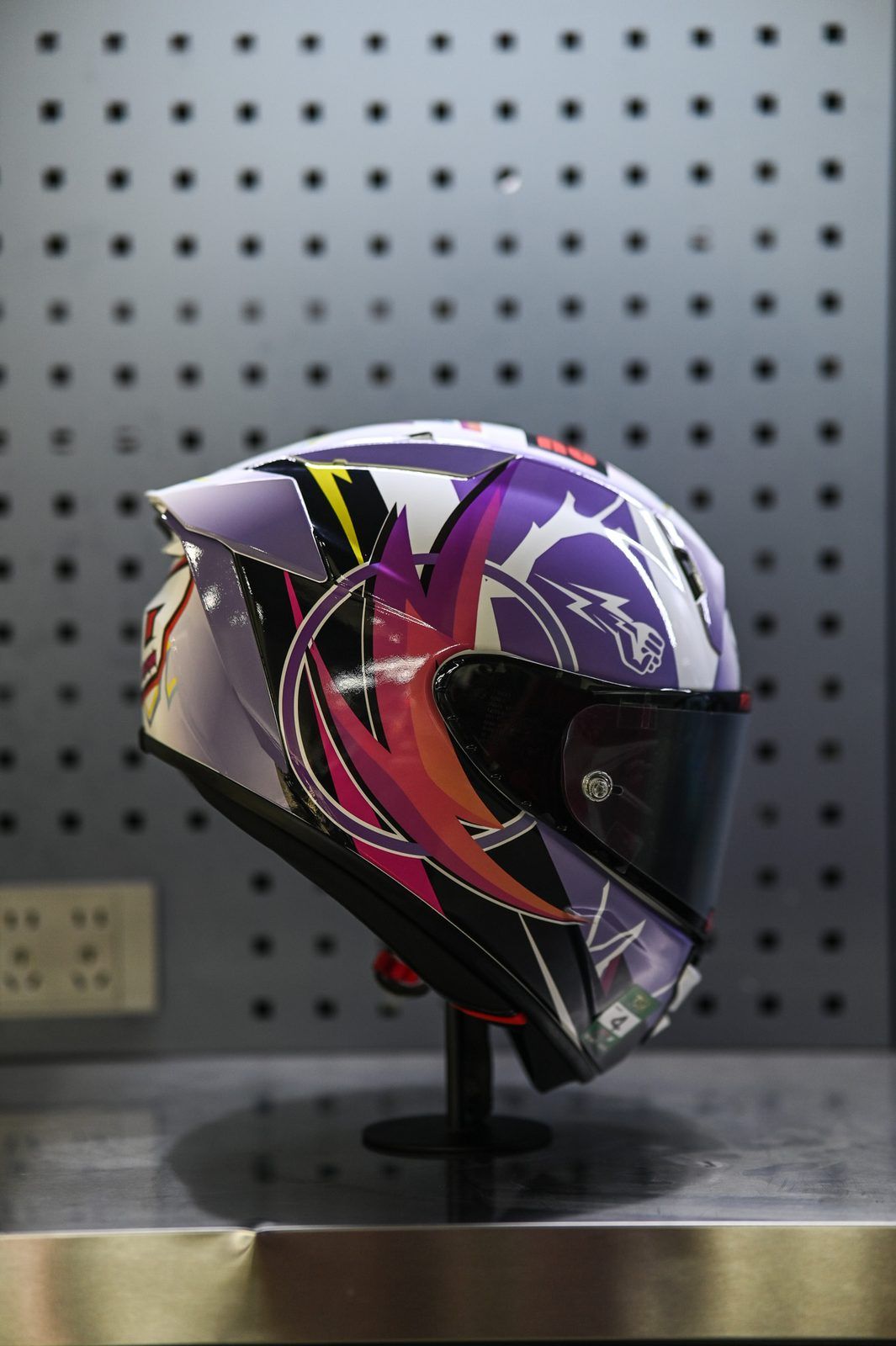 SHOEI X-Fifteen 機車美容完工與細節實拍 第 5 張(共 7 張)——捷匠淡水旗艦店施工實錄