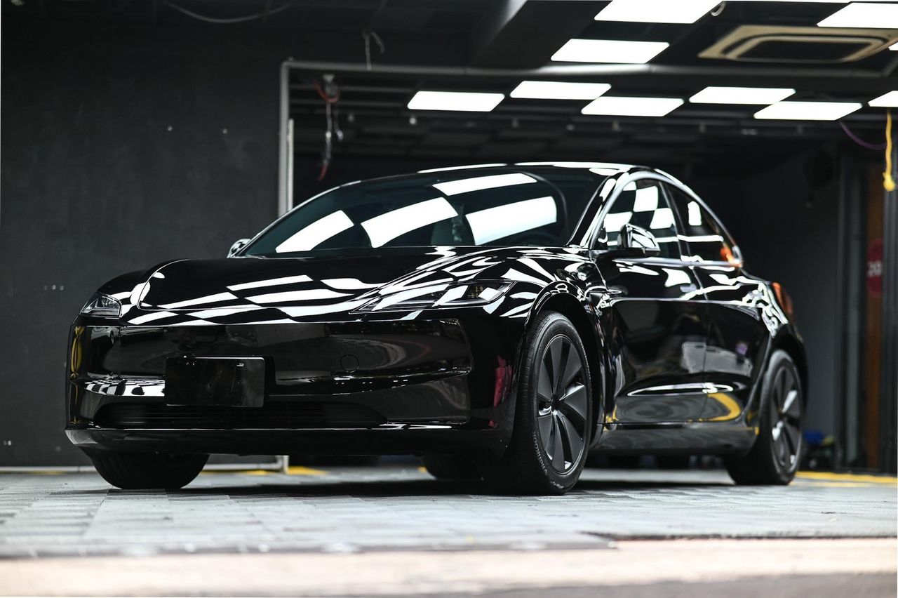 Tesla Model 3 煥新版全車犀牛皮(2025.08)完工與細節實拍 第 3 張(共 7 張)——捷匠淡水旗艦店施工實錄