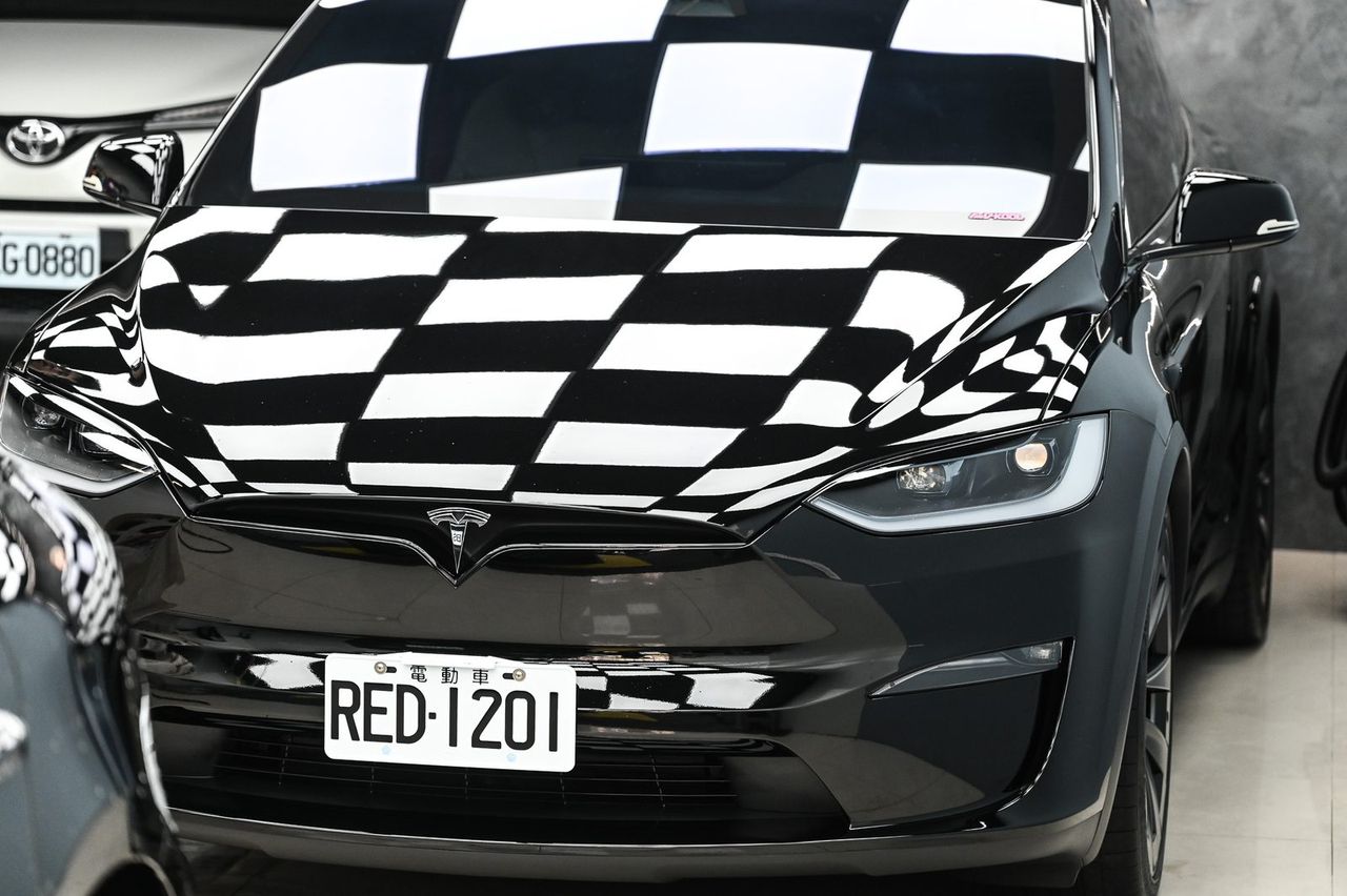 Tesla Model X 洗車打蠟完工與細節實拍 第 1 張（共 7 張）——捷匠施工實錄
