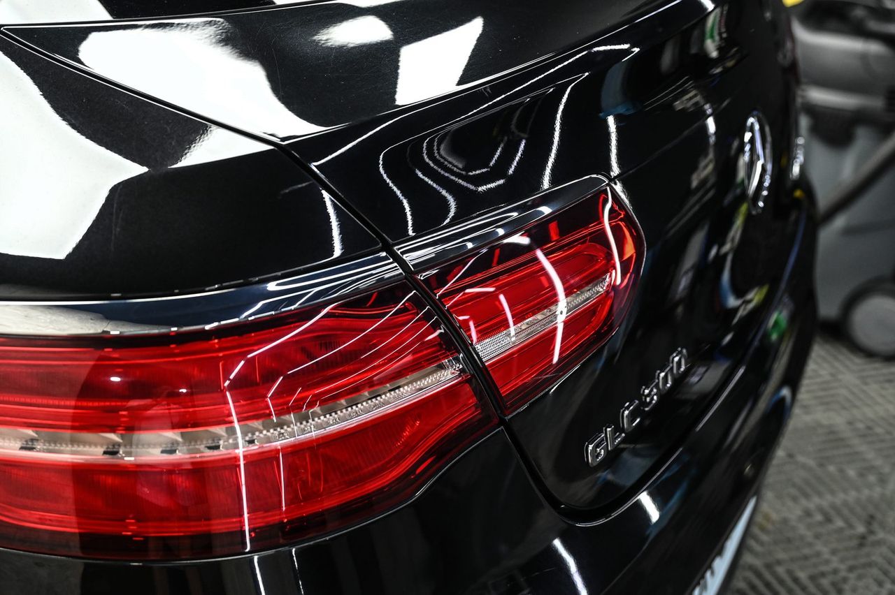 賓士 GLC300 Coupe 洗車打蠟完工與細節實拍 第 1 張（共 7 張）——捷匠北投店施工實錄