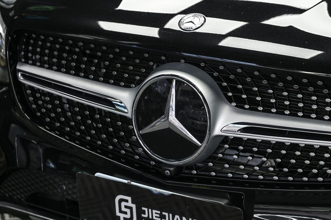 賓士 GLC300 Coupe 洗車打蠟完工與細節實拍 第 6 張（共 7 張）——捷匠北投店施工實錄