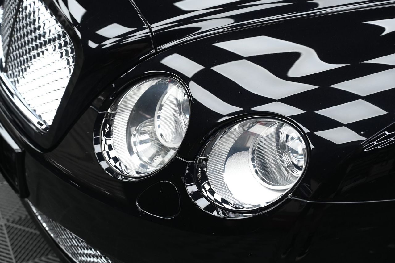 Bentley Flying Spur 洗車打蠟完工與細節實拍 第 4 張（共 7 張）——捷匠淡水旗艦店施工實錄