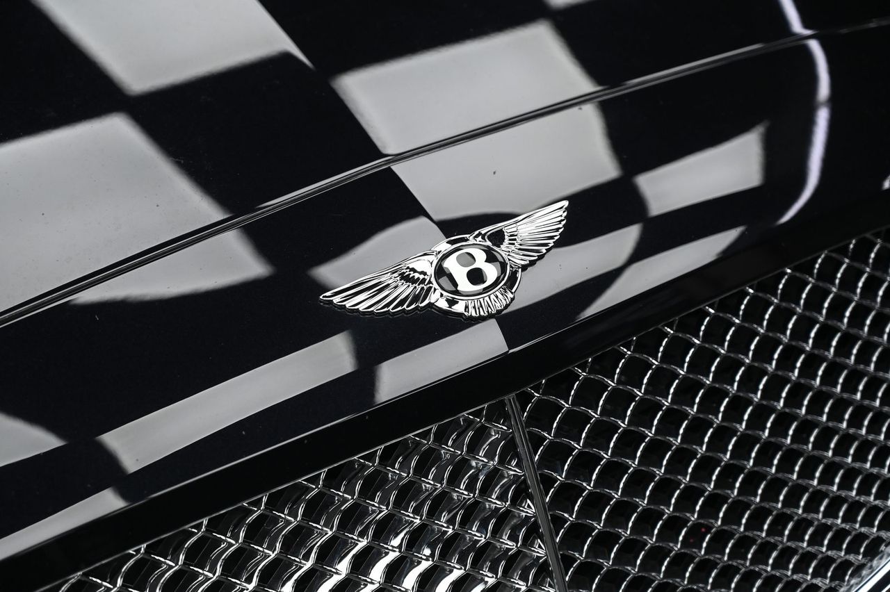 Bentley Flying Spur 洗車打蠟完工與細節實拍 第 5 張（共 7 張）——捷匠淡水旗艦店施工實錄
