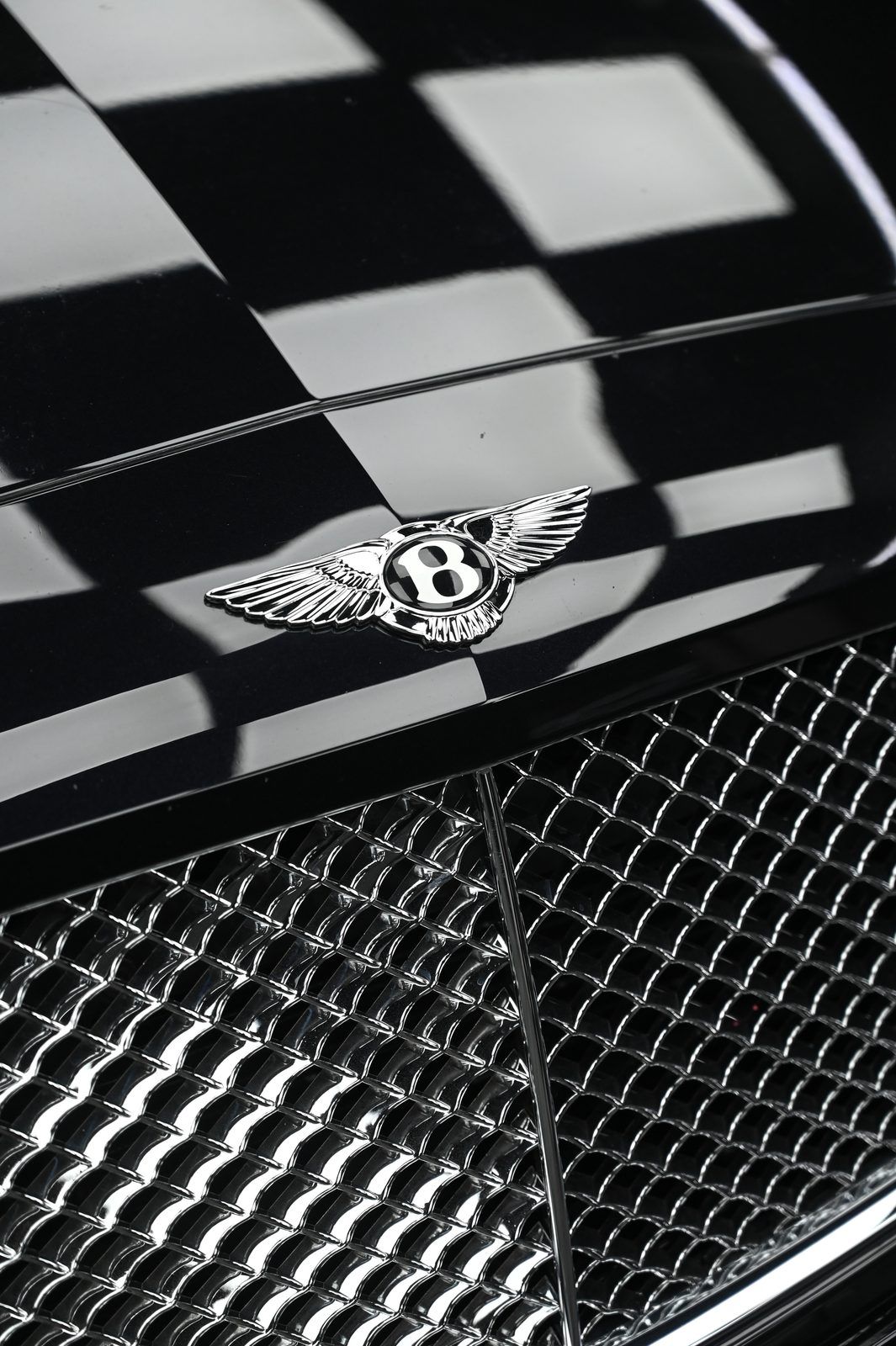Bentley Flying Spur 洗車打蠟完工與細節實拍 第 7 張（共 7 張）——捷匠淡水旗艦店施工實錄
