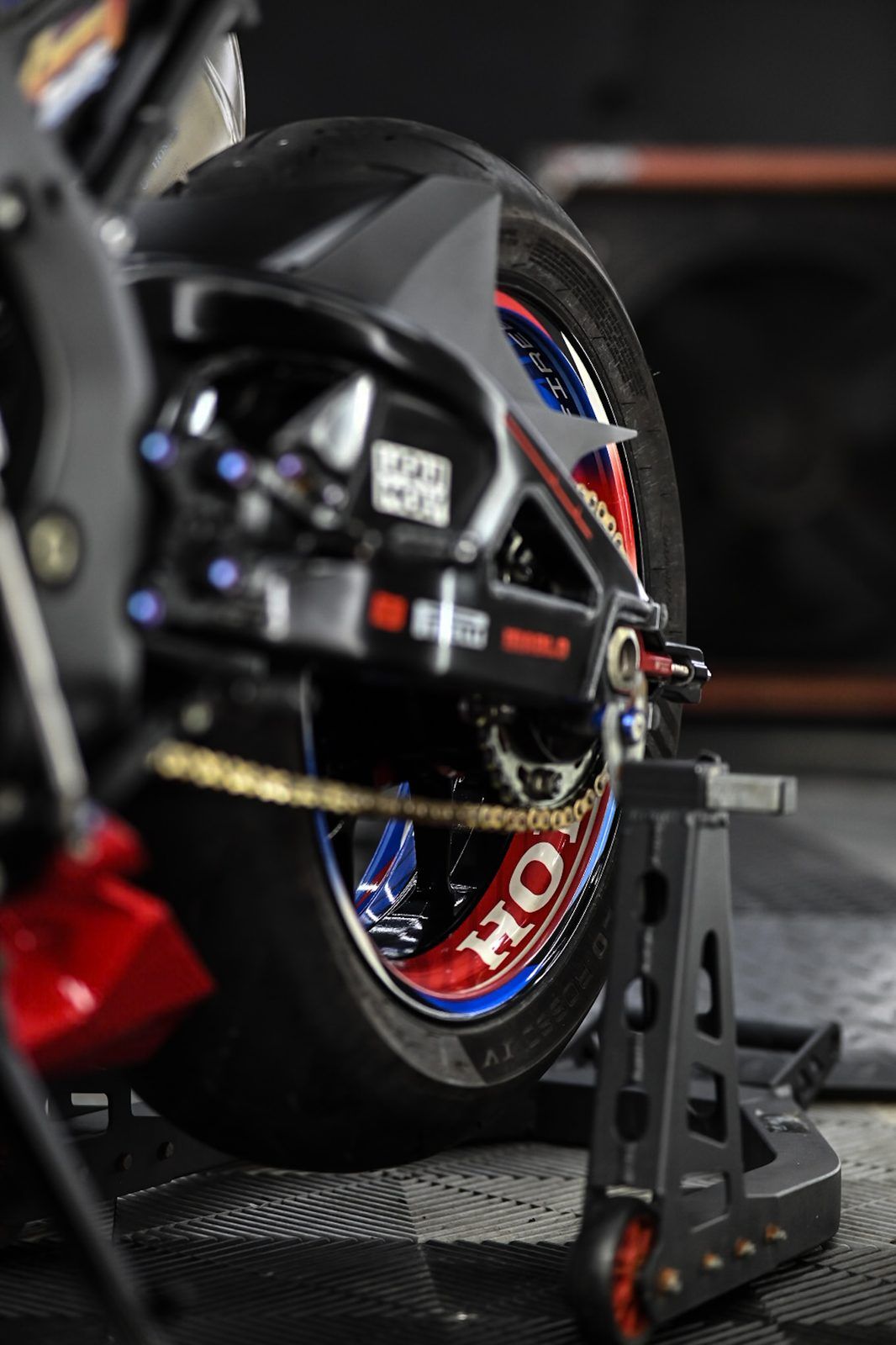 Honda CBR1000RR-R 機車美容完工與細節實拍 第 4 張(共 7 張)——捷匠北投店施工實錄