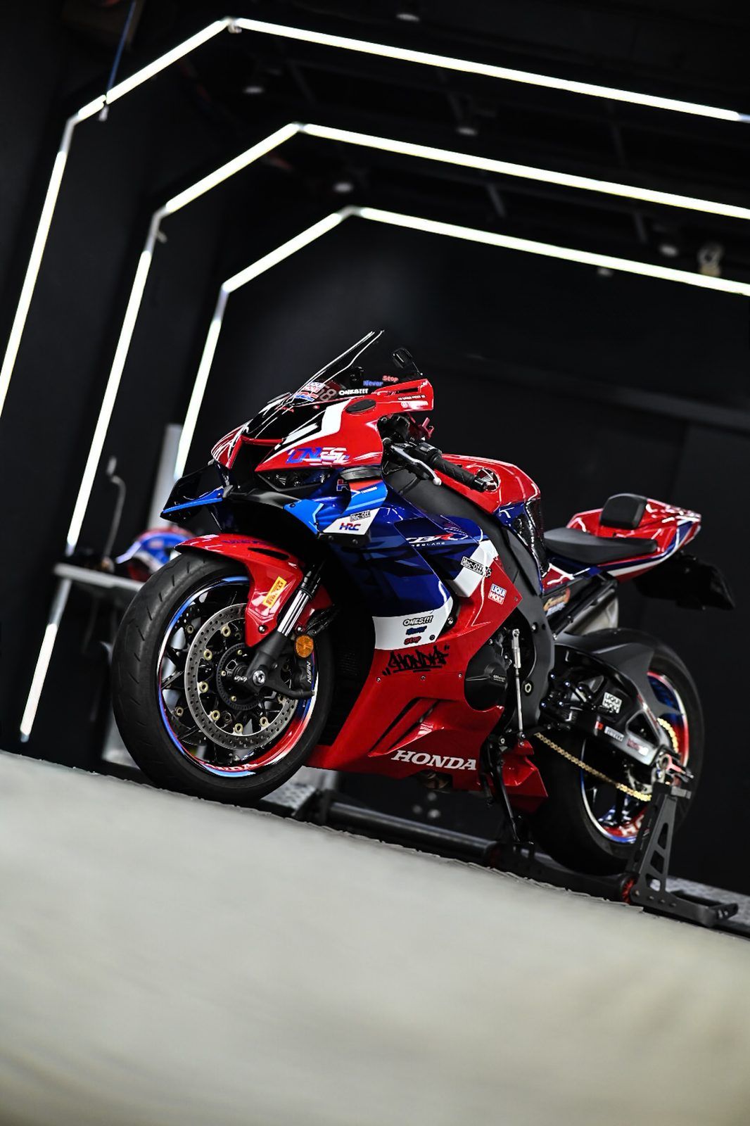 Honda CBR1000RR-R 機車美容完工與細節實拍 第 6 張(共 7 張)——捷匠北投店施工實錄