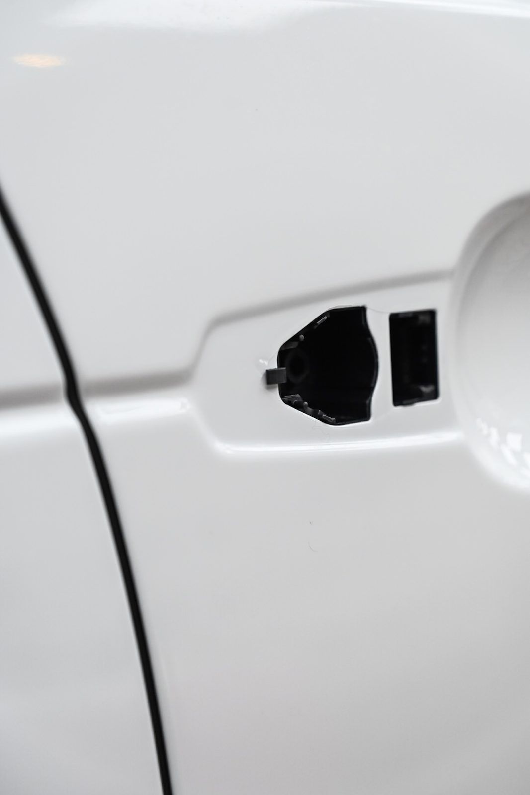 Land Rover Discovery 全車犀牛皮完工與細節實拍 第 2 張（共 7 張）——捷匠施工實錄