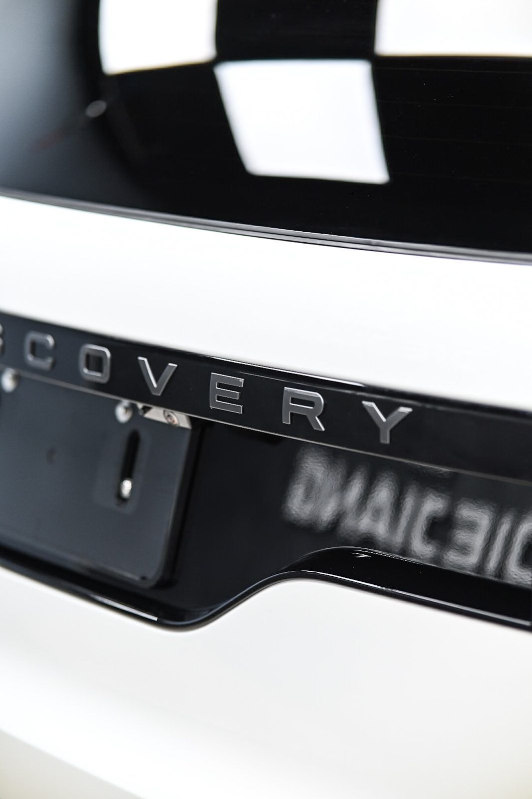 Land Rover Discovery 全車犀牛皮完工與細節實拍 第 3 張（共 7 張）——捷匠施工實錄