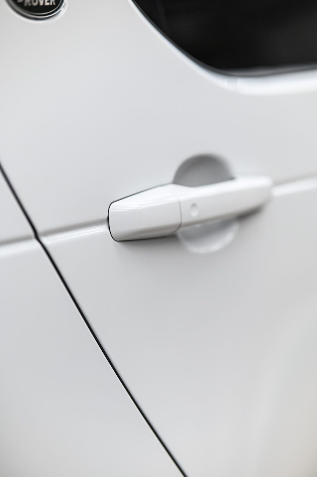 Land Rover Discovery 全車犀牛皮完工與細節實拍 第 6 張（共 7 張）——捷匠施工實錄