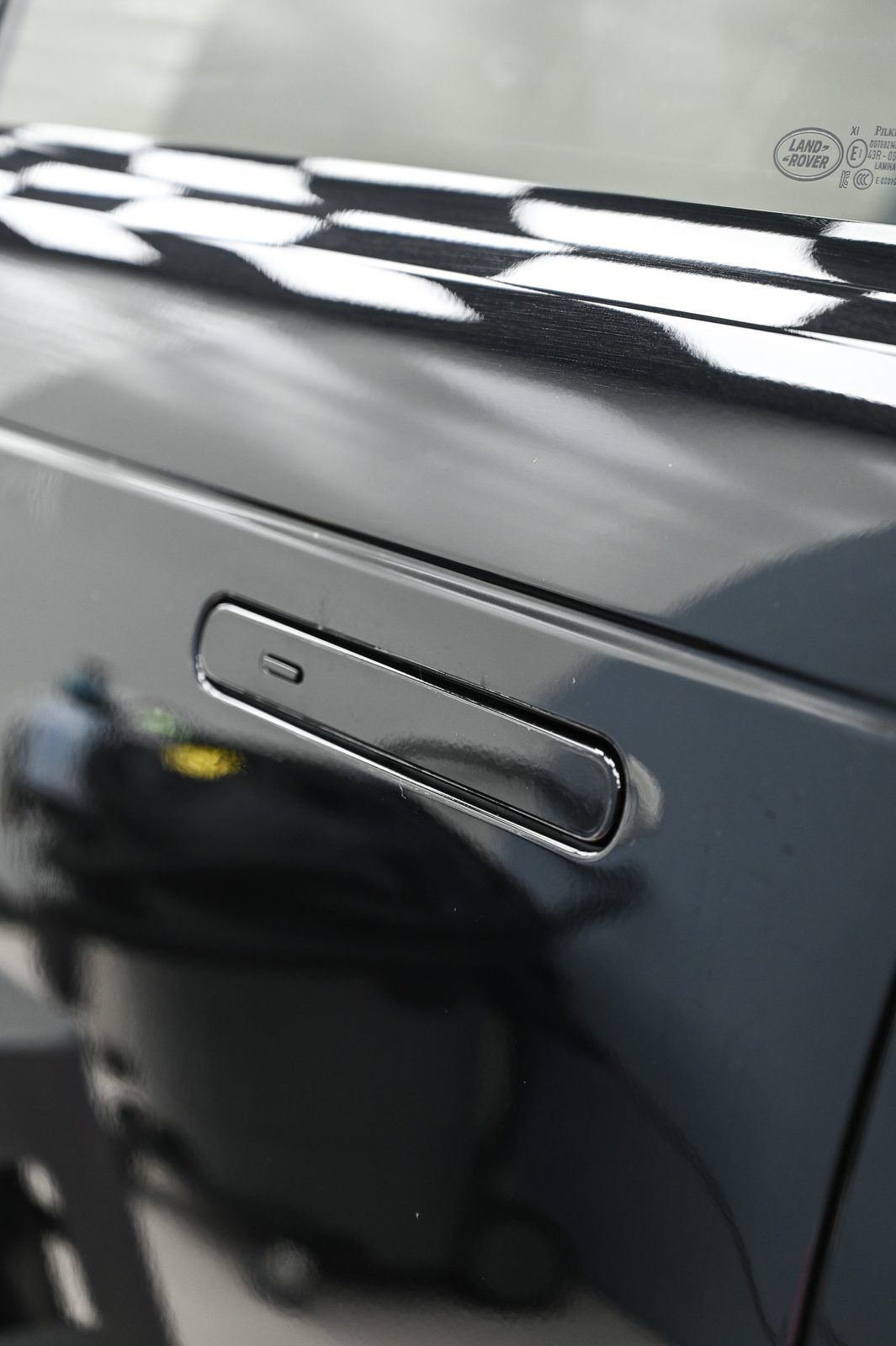 Range Rover 全車犀牛皮完工與細節實拍 第 3 張（共 7 張）——捷匠施工實錄