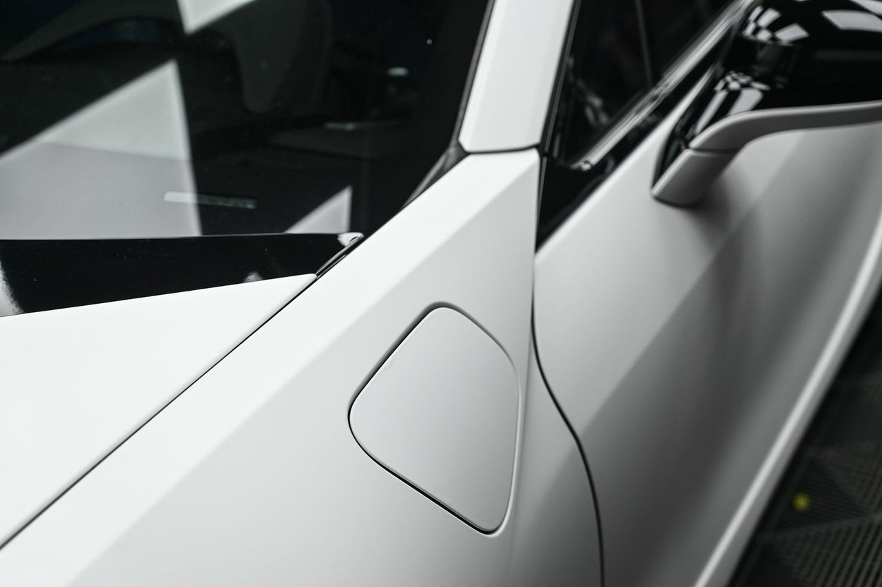 BMW i8 改色犀牛皮完工與細節實拍 第 3 張（共 7 張）——捷匠淡水旗艦店施工實錄
