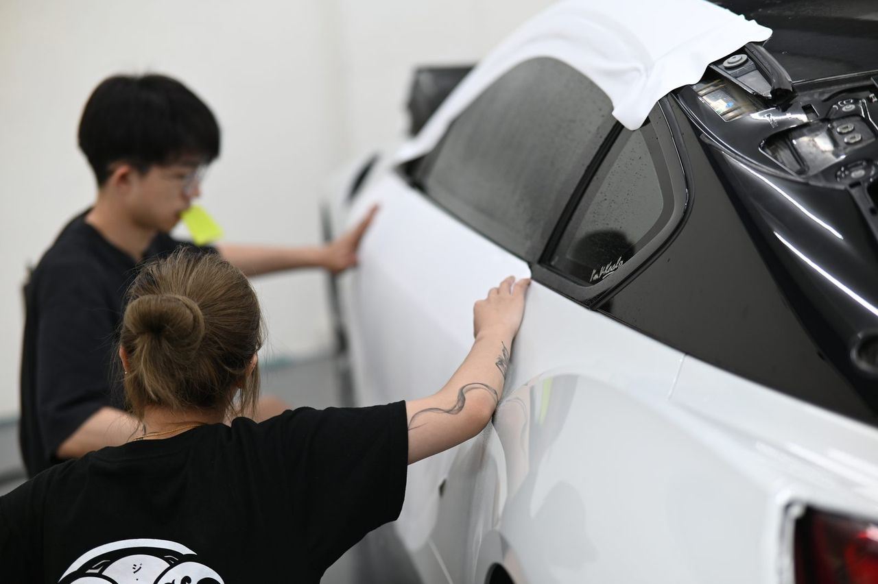 BMW i8 改色犀牛皮完工與細節實拍 第 6 張（共 7 張）——捷匠淡水旗艦店施工實錄