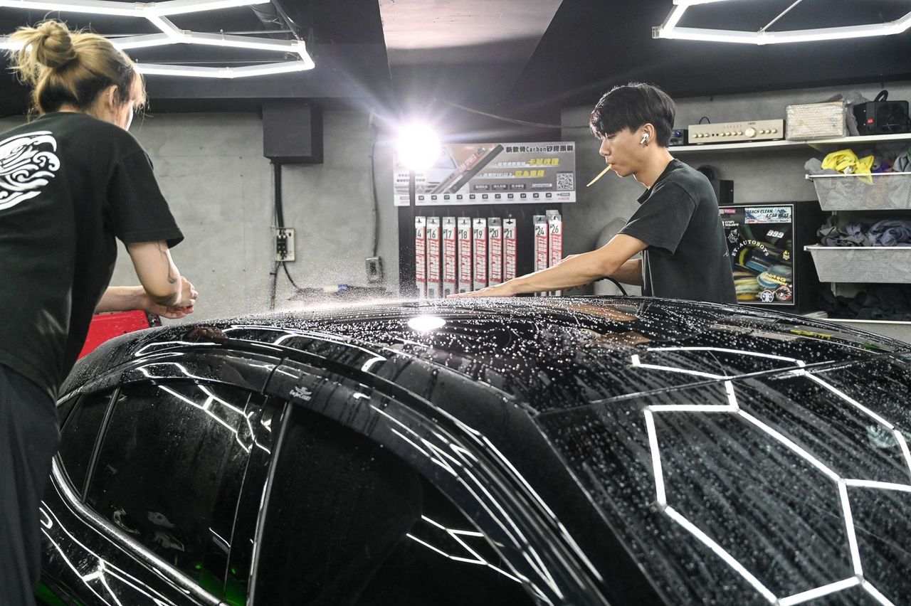 Toyota Camry 全車犀牛皮完工與細節實拍 第 2 張(共 7 張)——捷匠淡水旗艦店施工實錄
