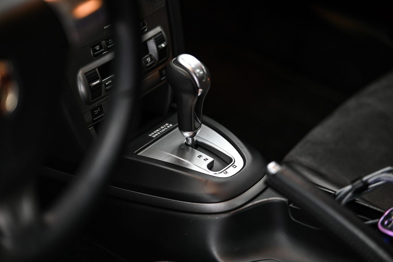Porsche（Cayman）拋光與漆面修復、漆面鍍膜完工與細節實拍 第 2 張（共 7 張）——捷匠施工實錄