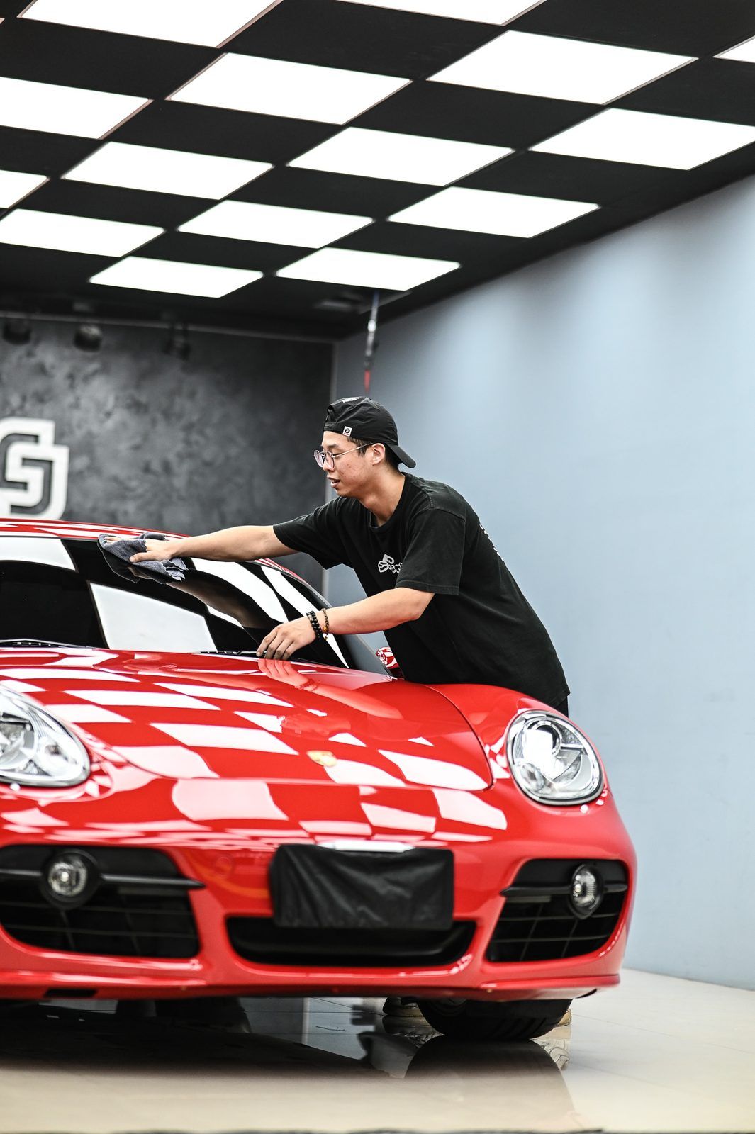 Porsche（Cayman）拋光與漆面修復、漆面鍍膜完工與細節實拍 第 3 張（共 7 張）——捷匠施工實錄