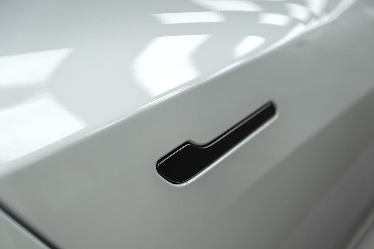 Tesla Model 3 煥新版全車犀牛皮（2025.11）完工與細節實拍 第 5 張（共 7 張）——捷匠淡水旗艦店施工實錄