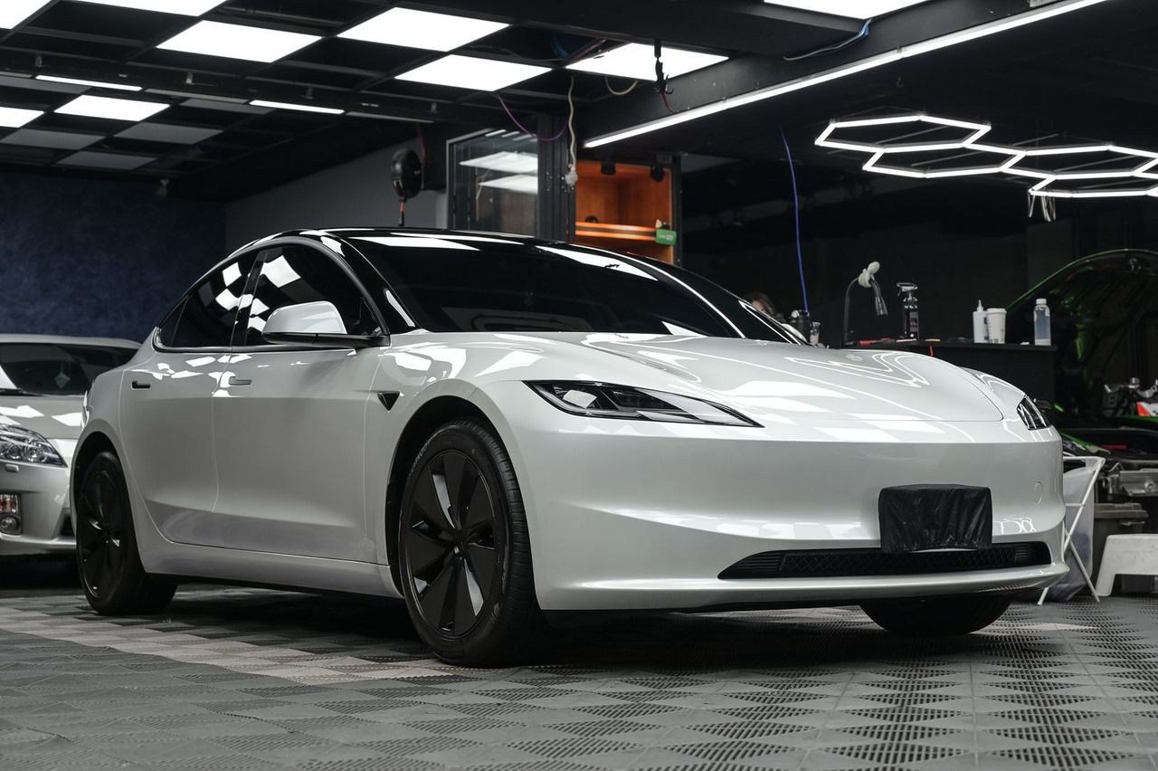 Tesla Model 3 煥新版全車犀牛皮（2025.11）完工與細節實拍 第 6 張（共 7 張）——捷匠淡水旗艦店施工實錄