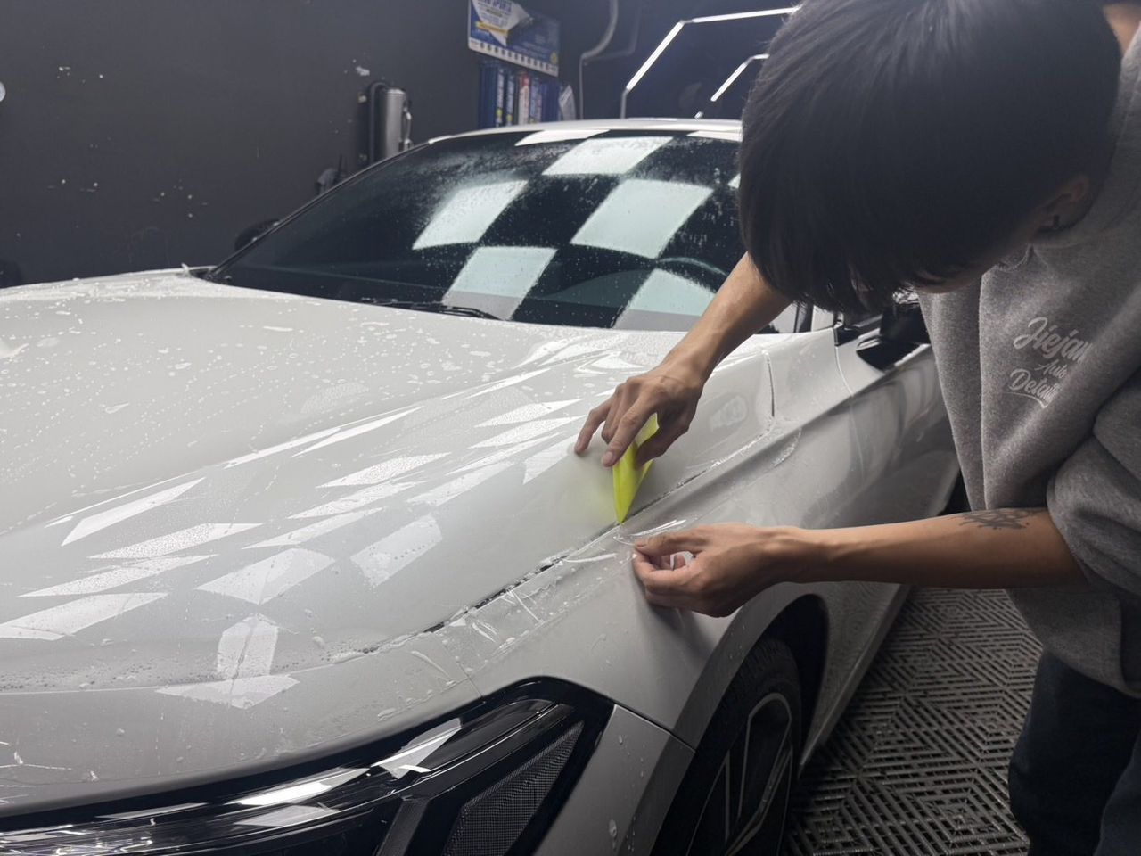 Honda Civic e:HEV 迎風面犀牛皮與漆面鍍膜完工與細節實拍 第 6 張（共 7 張）——捷匠北投店施工實錄