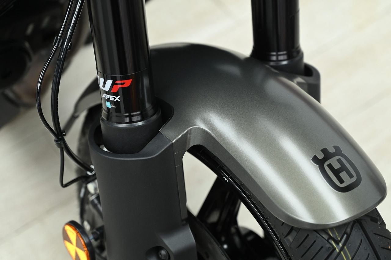 Husqvarna Svartpilen 250 全車犀牛皮完工與細節實拍 第 7 張(共 7 張)——捷匠淡水旗艦店施工實錄