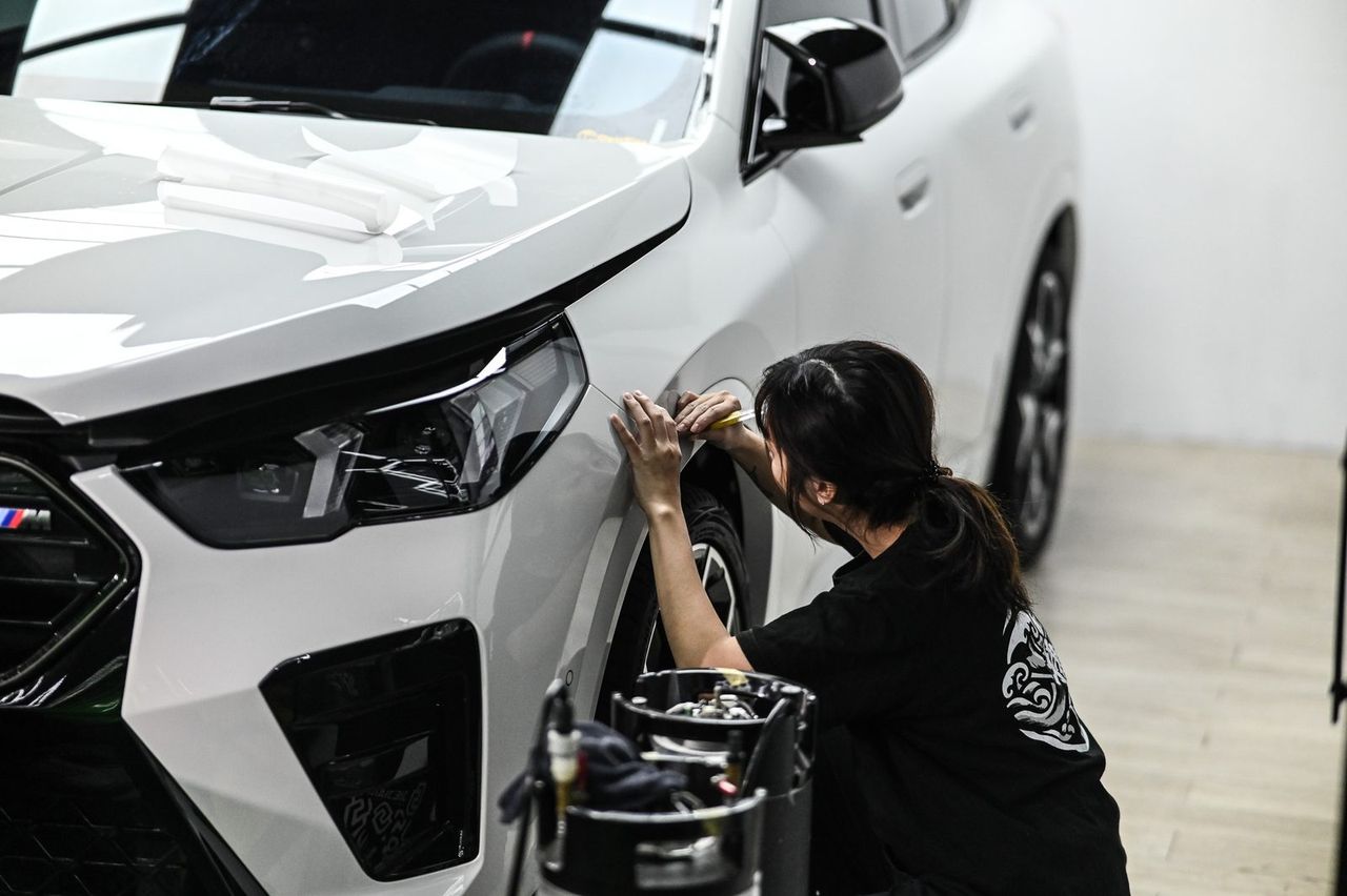 BMW X2 M35i 迎風面犀牛皮完工與細節實拍 第 4 張(共 7 張)——捷匠淡水旗艦店施工實錄