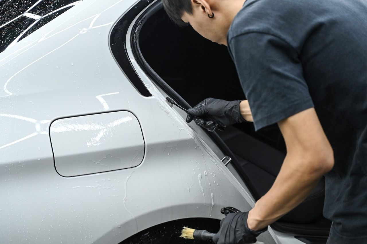BMW 3 Series 洗車打蠟完工與細節實拍 第 3 張(共 7 張)——捷匠淡水旗艦店施工實錄
