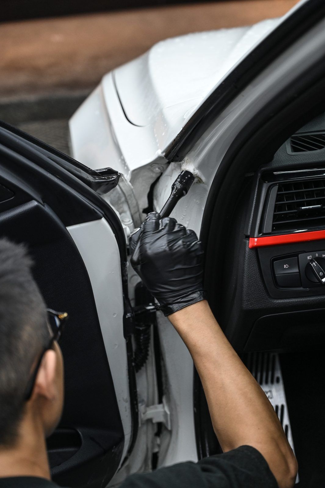 BMW 3 Series 洗車打蠟完工與細節實拍 第 7 張(共 7 張)——捷匠淡水旗艦店施工實錄