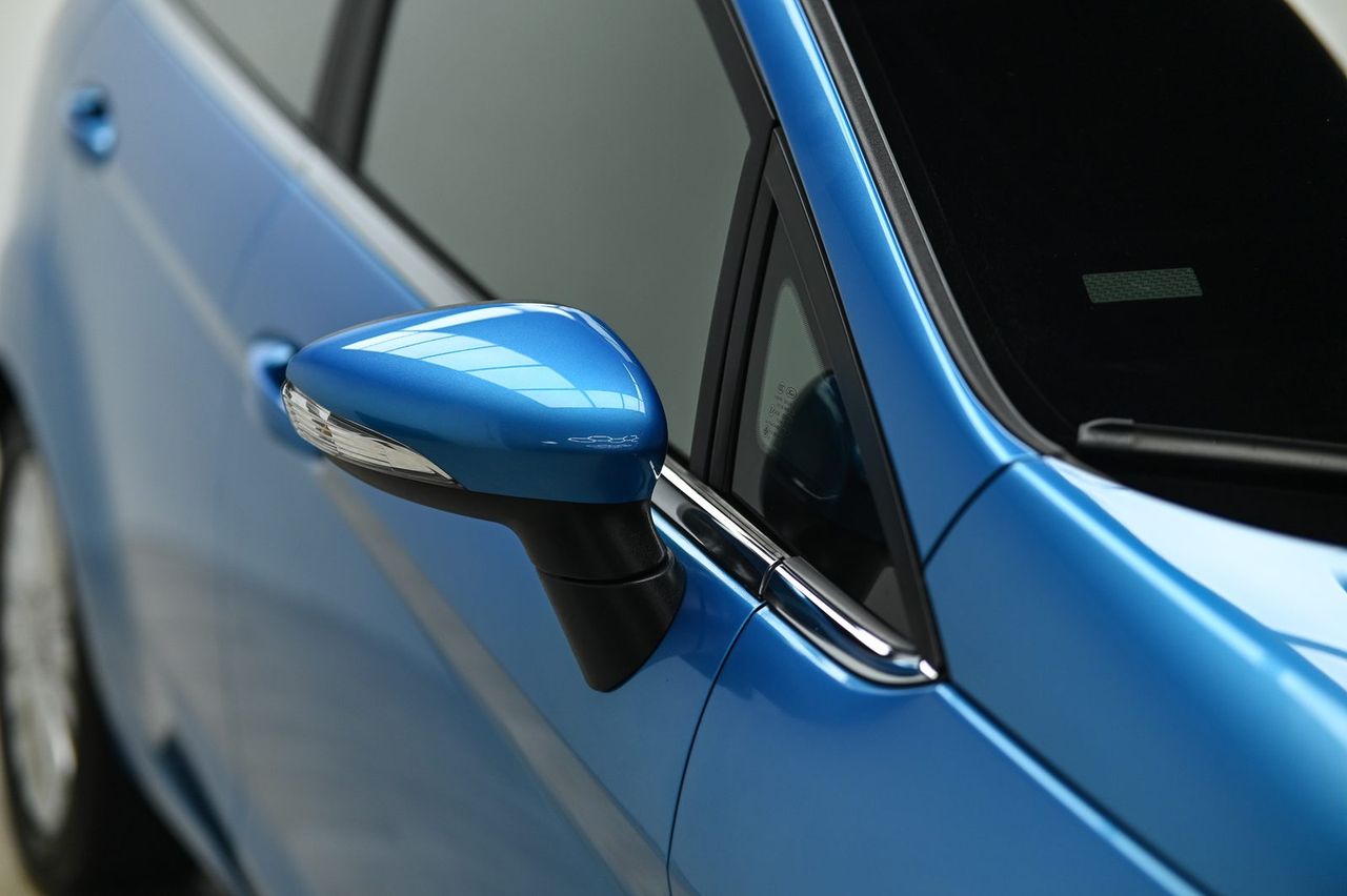 Ford Fiesta 漆面鍍膜完工與細節實拍 第 1 張（共 7 張）——捷匠淡水旗艦店施工實錄