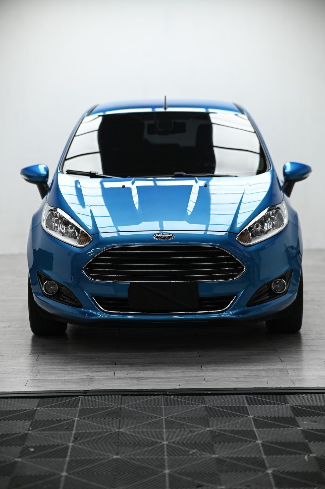 Ford Fiesta 漆面鍍膜完工與細節實拍 第 3 張（共 7 張）——捷匠淡水旗艦店施工實錄