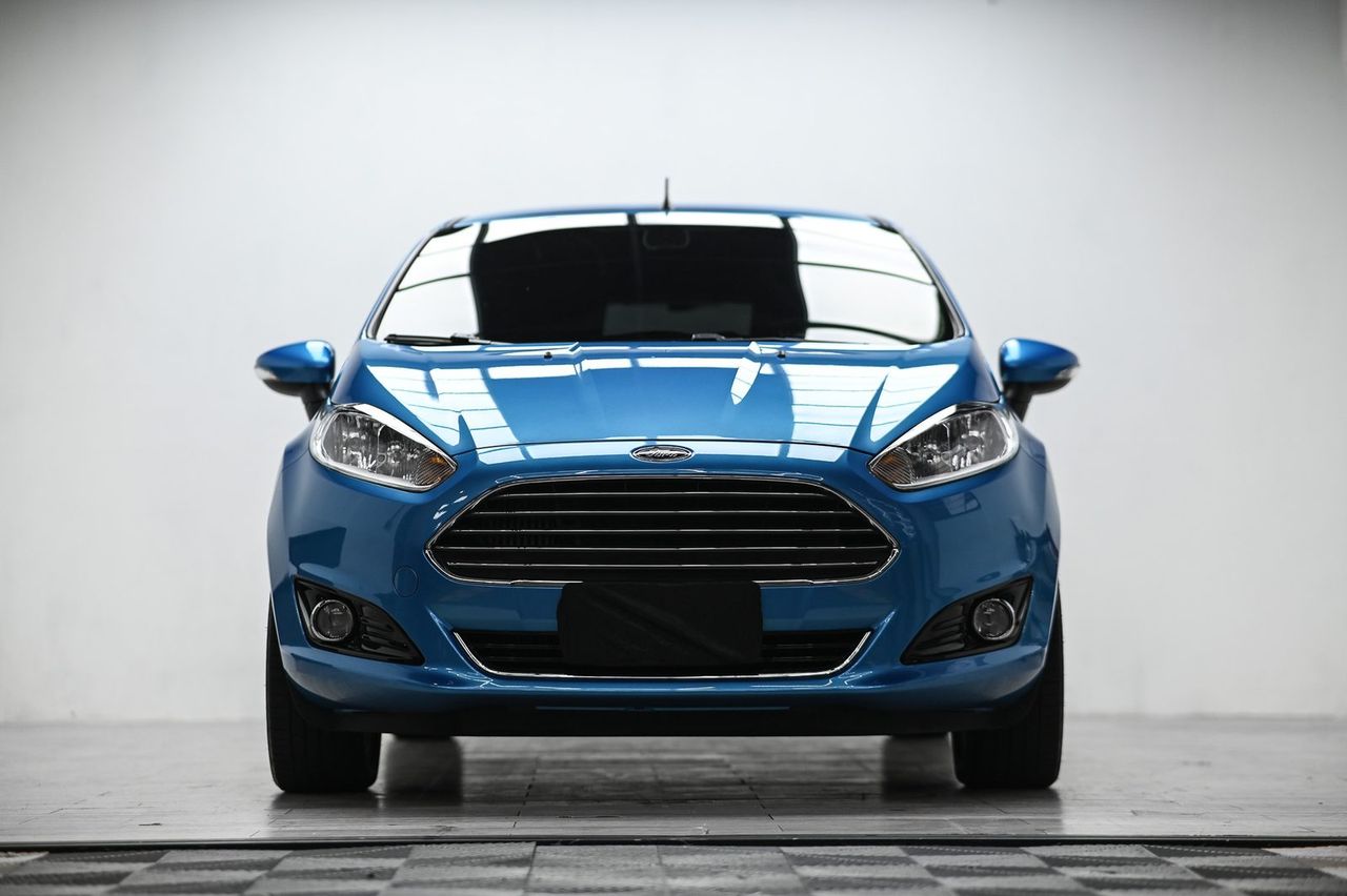 Ford Fiesta 漆面鍍膜完工與細節實拍 第 4 張（共 7 張）——捷匠淡水旗艦店施工實錄