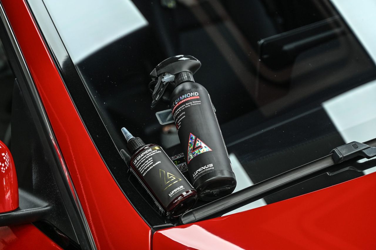 Mercedes-Benz C-Class 漆面鍍膜完工與細節實拍 第 2 張(共 5 張)——捷匠淡水旗艦店施工實錄