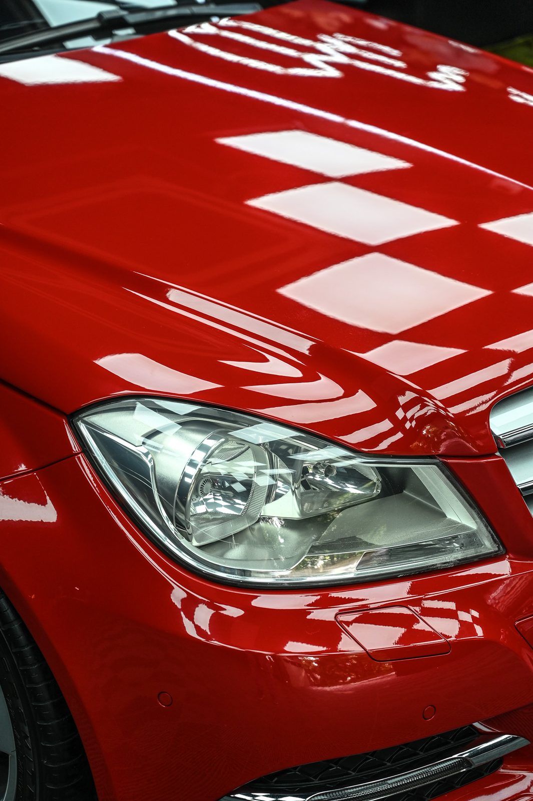 Mercedes-Benz C-Class 漆面鍍膜完工與細節實拍 第 4 張(共 5 張)——捷匠淡水旗艦店施工實錄