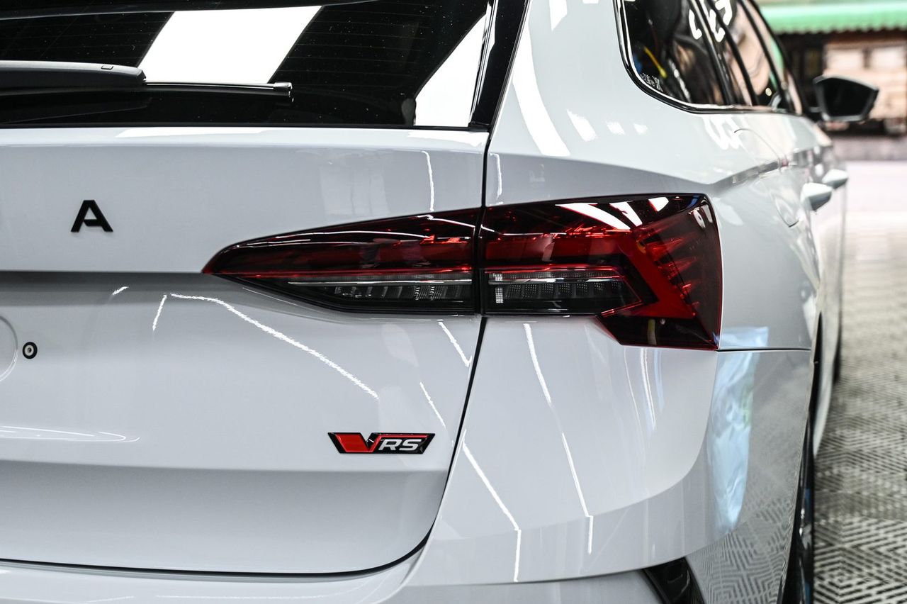 Skoda Octavia RS 漆面鍍膜完工與細節實拍 第 3 張（共 7 張）——捷匠北投店施工實錄
