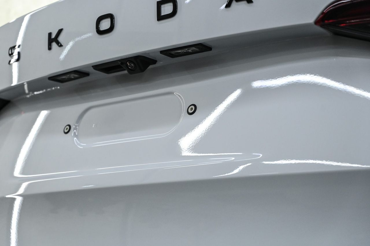 Skoda Octavia RS 漆面鍍膜完工與細節實拍 第 7 張（共 7 張）——捷匠北投店施工實錄