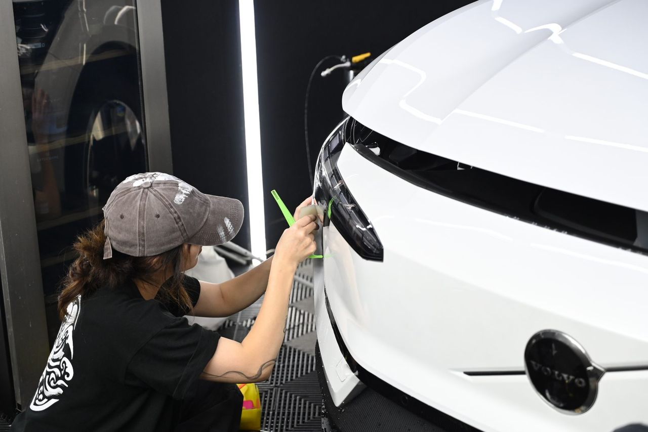 Volvo EX30 迎風面犀牛皮完工與細節實拍 第 5 張(共 7 張)——捷匠北投店施工實錄