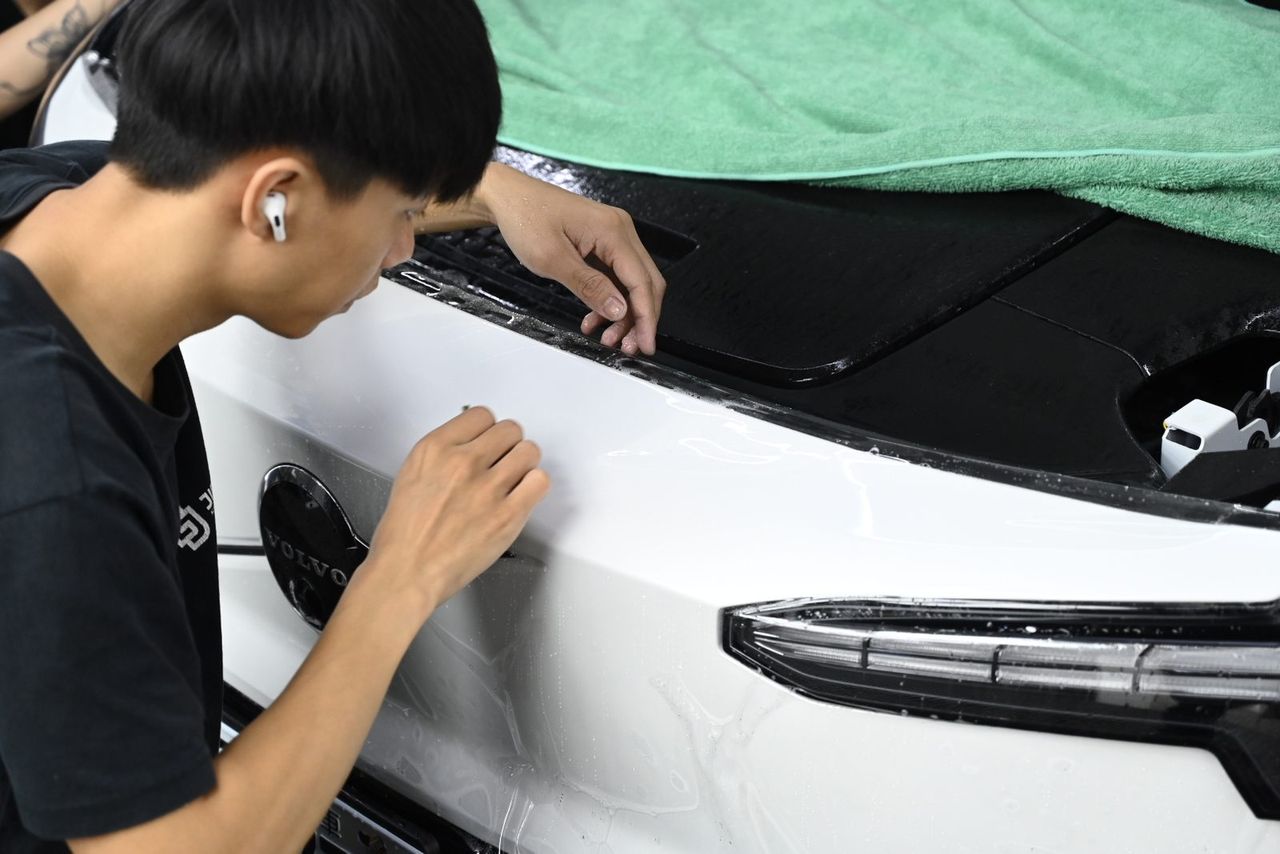 Volvo EX30 迎風面犀牛皮完工與細節實拍 第 7 張(共 7 張)——捷匠北投店施工實錄