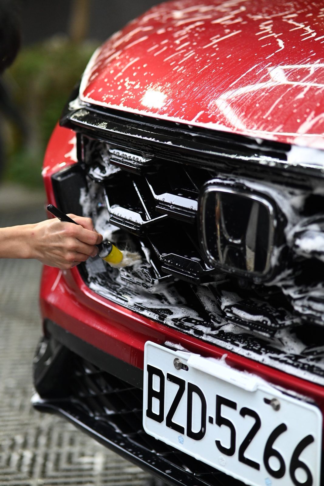 Honda CR-V 漆面鍍膜完工與細節實拍 第 3 張（共 7 張）——捷匠北投店施工實錄