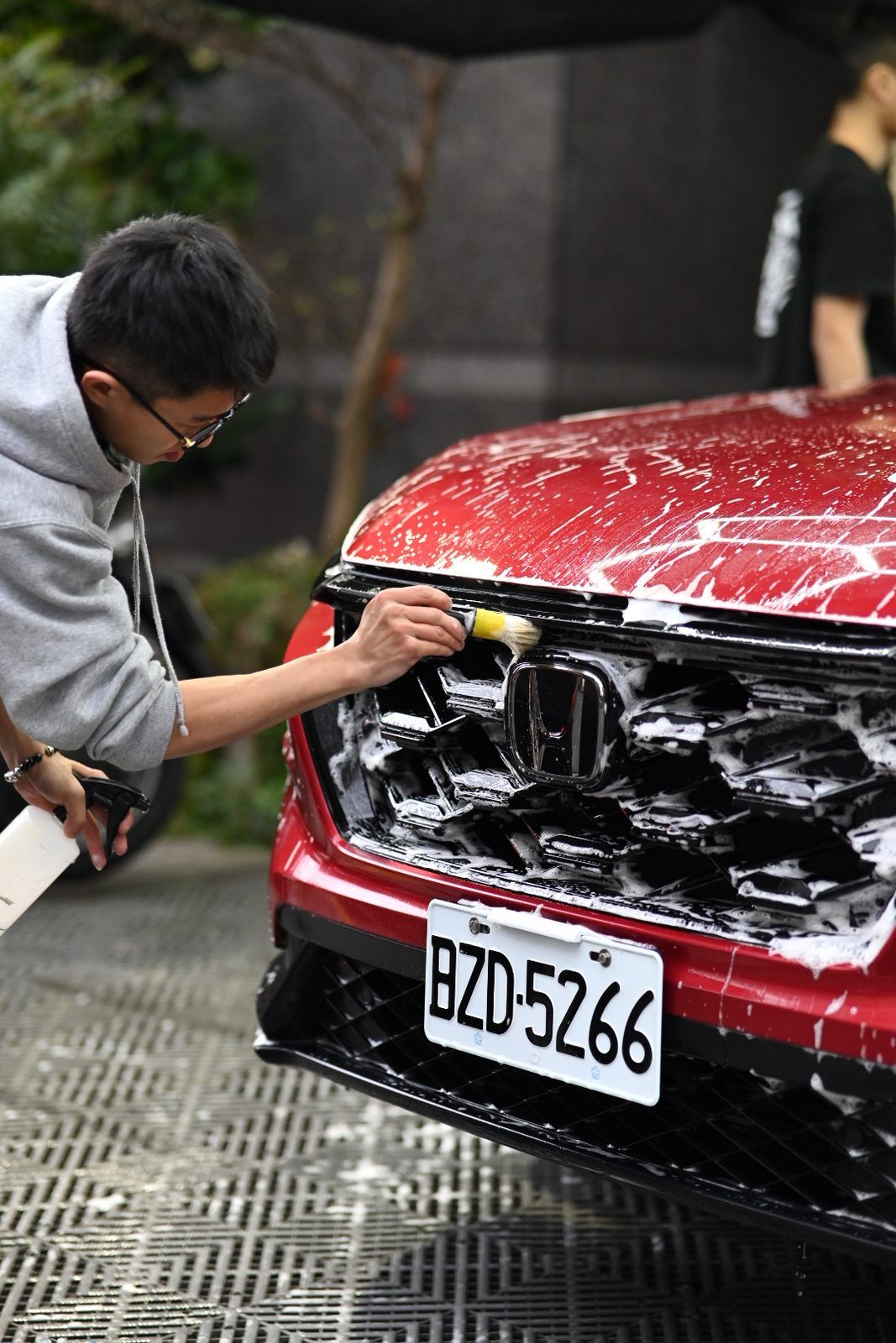 Honda CR-V 漆面鍍膜完工與細節實拍 第 4 張（共 7 張）——捷匠北投店施工實錄